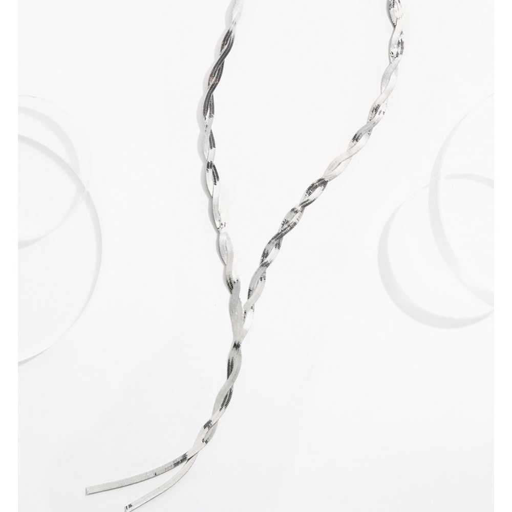 Chic Silver Twisted Necklace
